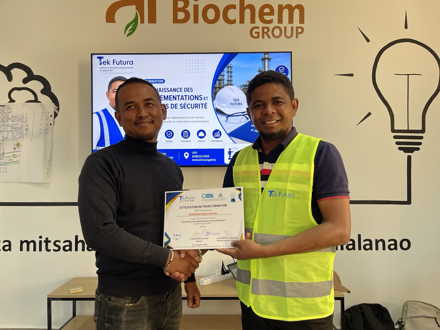 Remise d’attestation après une formation au sein du groupe ARBIOCHEM