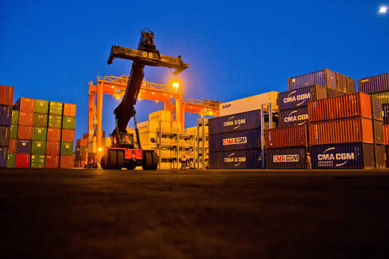 Terminal à conteneurs de MICTSL à Toamasina durant les opérations de nuit