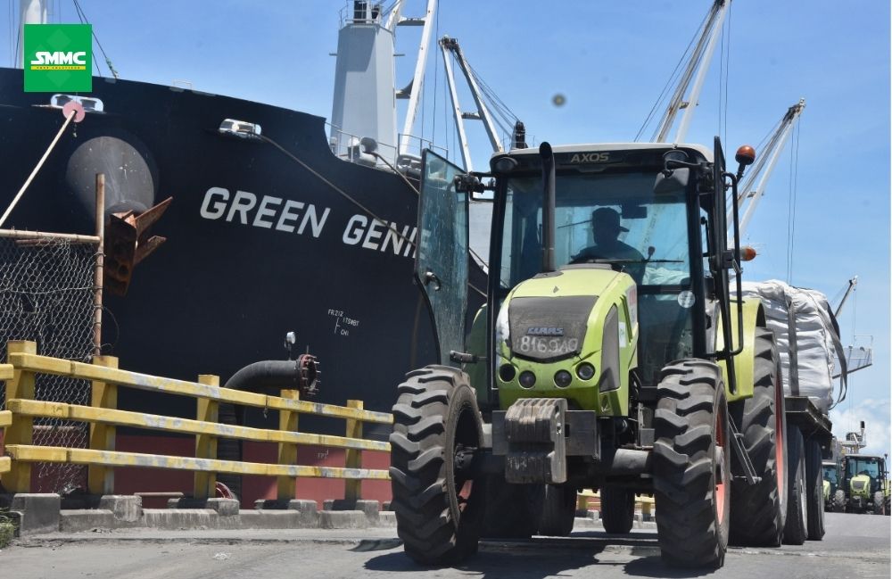 Engin de manutention de la SMMC au bord du navire Green Guinea